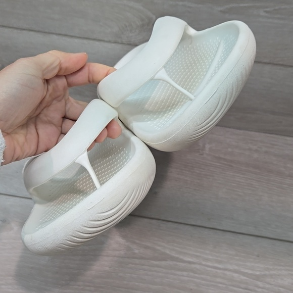 Crocs Mens Thong Rubber White Crocs Flip Flops Sandals Shoes Sz 11 main image 10